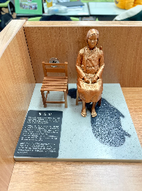 작은&nbsp;소녀상&nbsp;전시